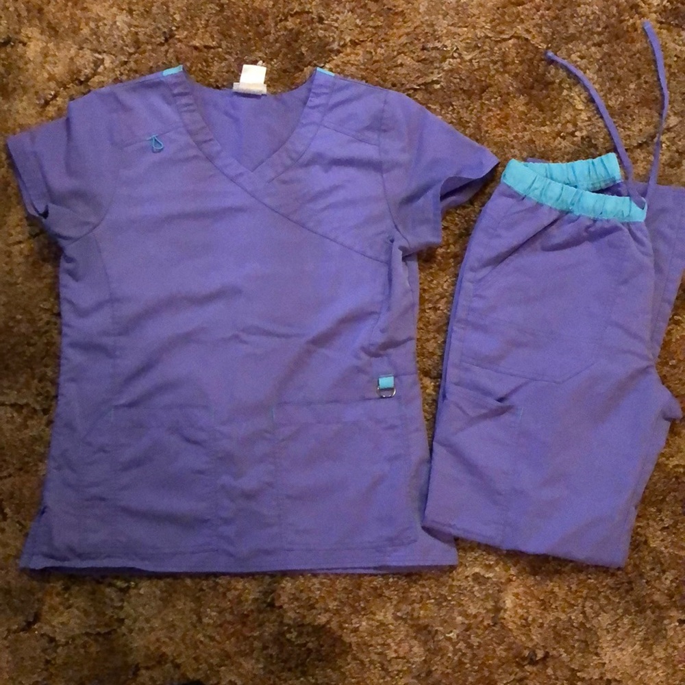 Scrub set